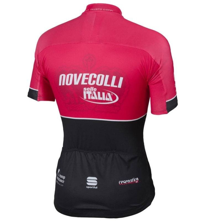 Conjunto de ciclismo corto NOVECOLLI para el verano, comodidad y estilo en cada pedaleada