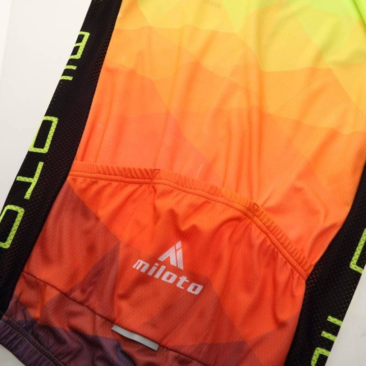 Maillot de Ciclismo Corto Miloto: Comodidad y Estilo para tus Rutas