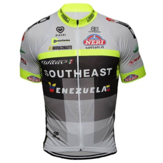 Maillot Corto southeast: comodidad y frescura para tus paseos en bici