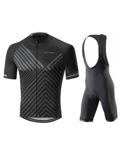 Conjunto corto de ciclismo para sentirte fresco y cómodo en cada pedaleo