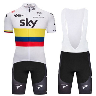 Conjunto de ciclismo corto SKY: comodidad y estilo para tus paseos en verano