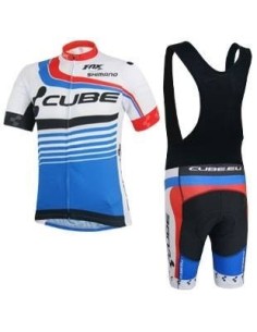 Conjunto corto de ciclismo CUBE: comodidad y estilo para tus paseos de verano