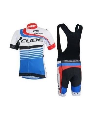 Conjunto corto de ciclismo CUBE: comodidad y estilo para tus paseos de verano