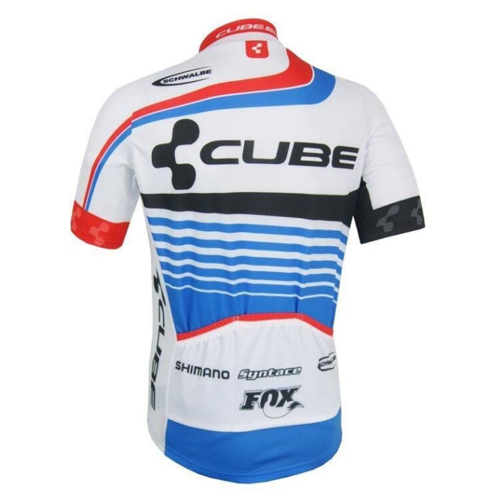 Conjunto corto de ciclismo CUBE: comodidad y estilo para tus paseos de verano