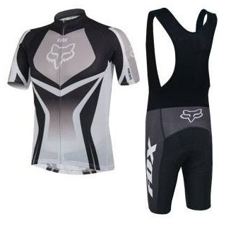 Conjunto corto de ciclismo Fox: comodidad y estilo para tus paseos de verano