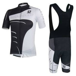 Equipación de ciclismo corta Pinarello para un verano cómodo y fresco