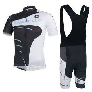 Conjunto corto de ciclismo Pinarello: comodidad y estilo para tus rutas