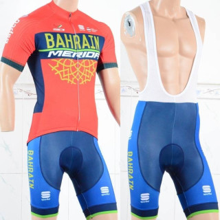 Conjunto corto de ciclismo BAHRAIN Merida: comodidad y estilo para tus paseos