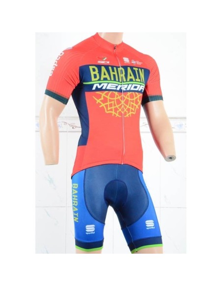 Conjunto corto de ciclismo BAHRAIN Merida: comodidad y estilo para tus paseos
