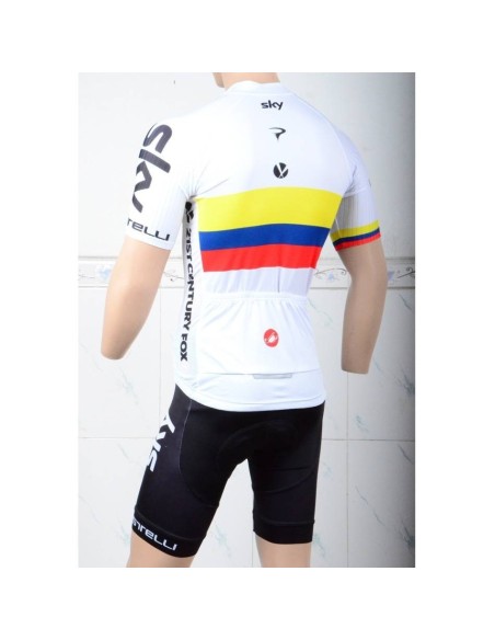 Conjunto de ciclismo corto SKY: comodidad y frescura para tus rutas