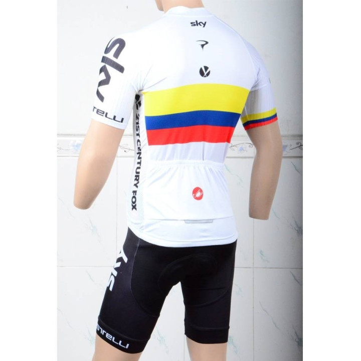 Conjunto de ciclismo corto SKY: comodidad y frescura para tus rutas