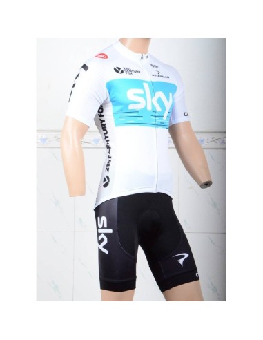 Conjunto de ciclismo corto SKY: comodidad y frescura para tus rutas de verano