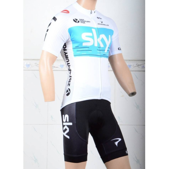 Conjunto de ciclismo corto SKY: comodidad y frescura para tus rutas de verano