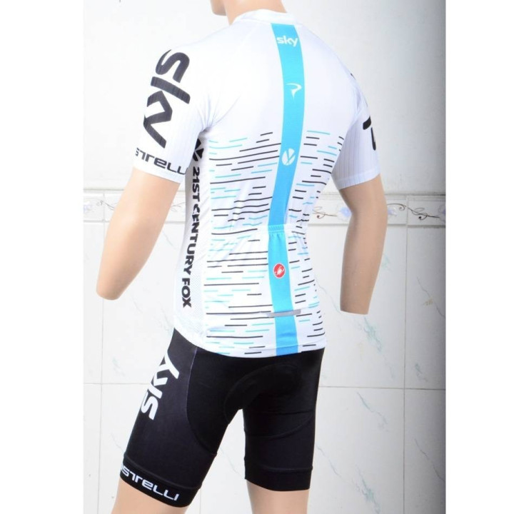 Conjunto de ciclismo corto SKY: comodidad y frescura para tus rutas de verano