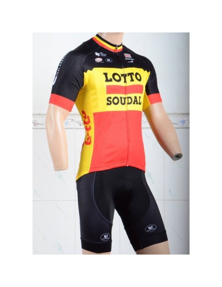 Conjunto de ciclismo corto Lotto: comodidad y estilo para tus paseos en verano