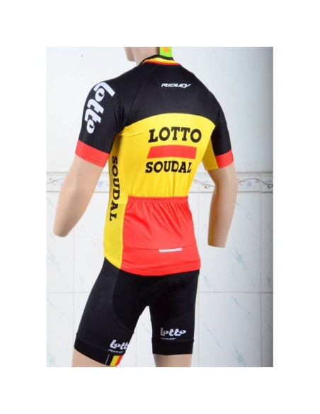 Conjunto de ciclismo corto Lotto: comodidad y estilo para tus paseos en verano