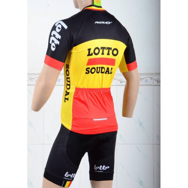 Conjunto de ciclismo corto Lotto: comodidad y estilo para tus paseos en verano