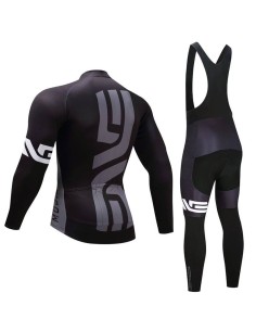 Ropa de ciclismo térmica ENVE para que pedalees cómodo y con estilo 2