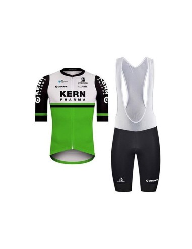 Conjunto de ciclismo corto KERN PHARMA para un verano cómodo y fresco