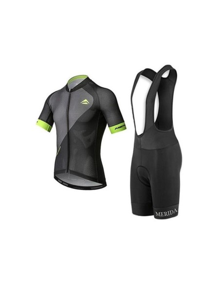 Conjunto corto de ciclismo Merida para el verano: comodidad y frescura aseguradas