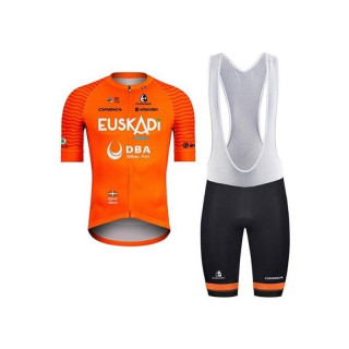 Ropa de ciclismo de verano EUSKADI: comodidad y estilo en cada pedalada