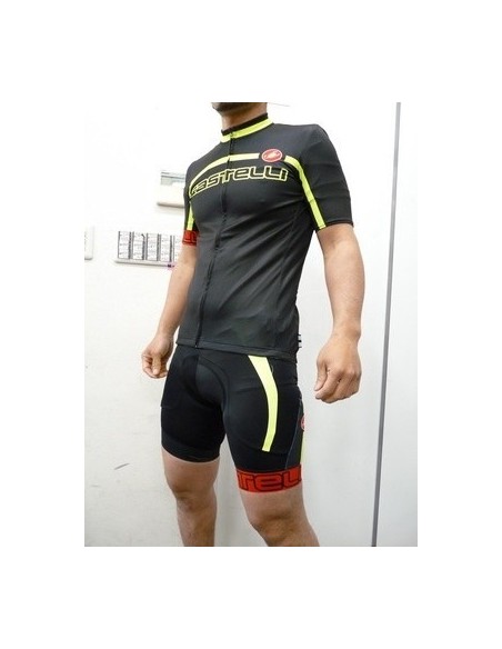 Conjunto de ciclismo corto Castelli para el verano: comodidad y estilo asegurados