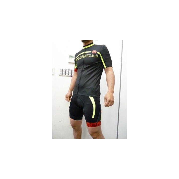Conjunto de ciclismo corto Castelli para el verano: comodidad y estilo asegurados