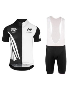 Conjunto de ciclismo Assos: comodidad y frescura para tus paseos
