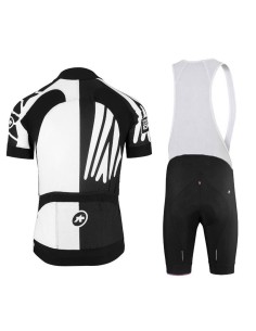 Conjunto de ciclismo Assos: comodidad y frescura para tus paseos 2