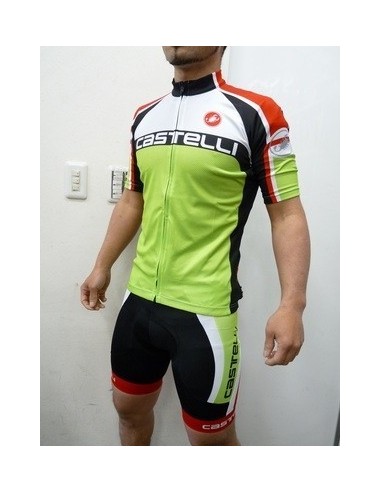 Equipación corta Castelli: comodidad y estilo para tus rutas en bici