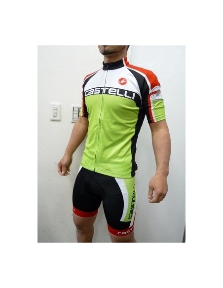 Equipación corta Castelli: comodidad y estilo para tus rutas en bici