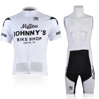 Equipación corta Johnny's: comodidad y estilo para tus rutas en bicicleta