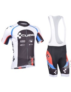 Conjunto corto de ciclismo CUBE: comodidad y estilo para tus rutas