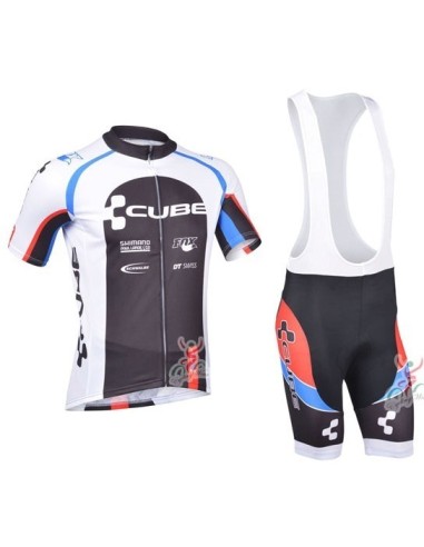 Conjunto corto de ciclismo CUBE: comodidad y estilo para tus rutas