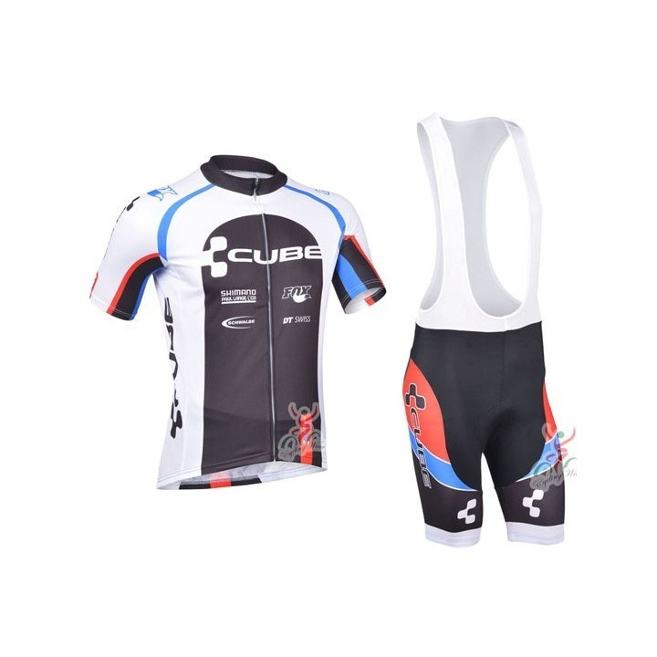 Conjunto corto de ciclismo CUBE: comodidad y estilo para tus rutas