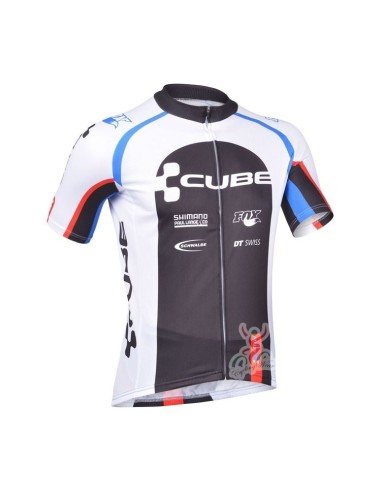 Conjunto corto de ciclismo CUBE: comodidad y estilo para tus rutas