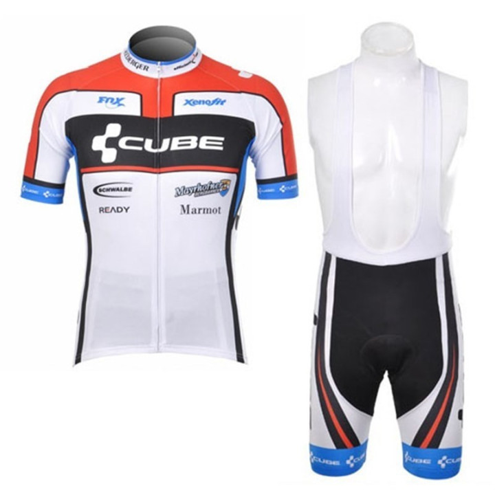 Conjunto corto de ciclismo CUBE: comodidad y frescura para tus rutas