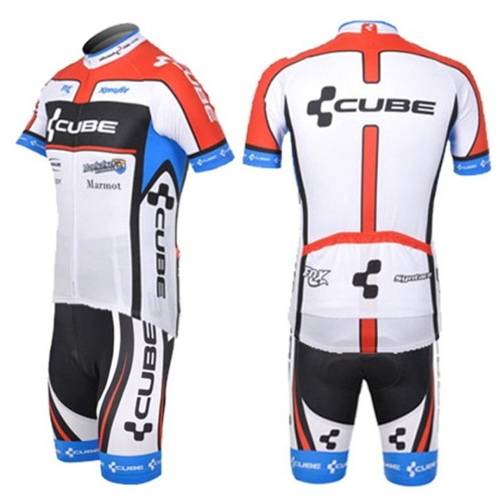 Conjunto corto de ciclismo CUBE: comodidad y frescura para tus rutas