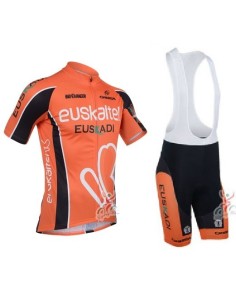 Conjunto corto de ciclismo Euskaltel Euskadi para un verano cómodo y fresco