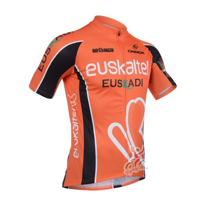 Conjunto corto de ciclismo Euskaltel Euskadi para un verano cómodo y fresco