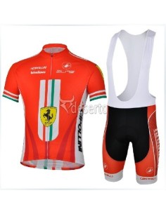 Conjunto de ciclismo corto Ferrari para un verano cómodo y fresco