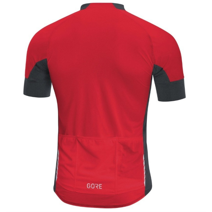 Maillot corto Gore: comodidad y frescura para tus rutas en bici