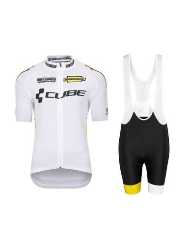 Conjunto corto de ciclismo Cube: comodidad y frescura para tus paseos