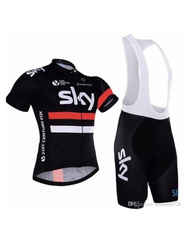 Conjunto de ciclismo SKY: comodidad y frescura para tus paseos de verano