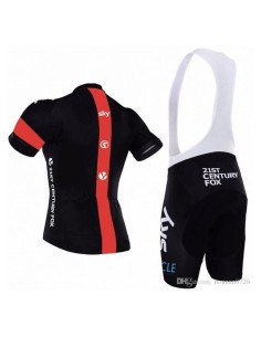 Conjunto de ciclismo SKY: comodidad y frescura para tus paseos de verano 2