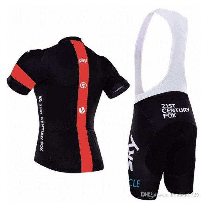 Conjunto de ciclismo SKY: comodidad y frescura para tus paseos de verano