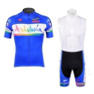 Conjunto de ciclismo corto en Andalucía para disfrutar del verano