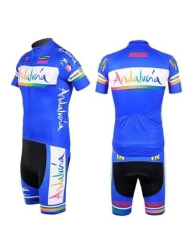 Conjunto de ciclismo corto en Andalucía para disfrutar del verano