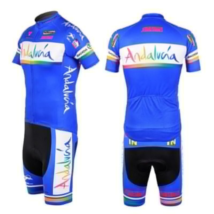 Conjunto de ciclismo corto en Andalucía para disfrutar del verano