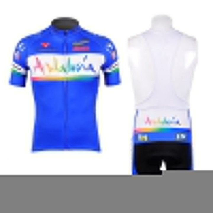 Conjunto de ciclismo corto en Andalucía para disfrutar del verano